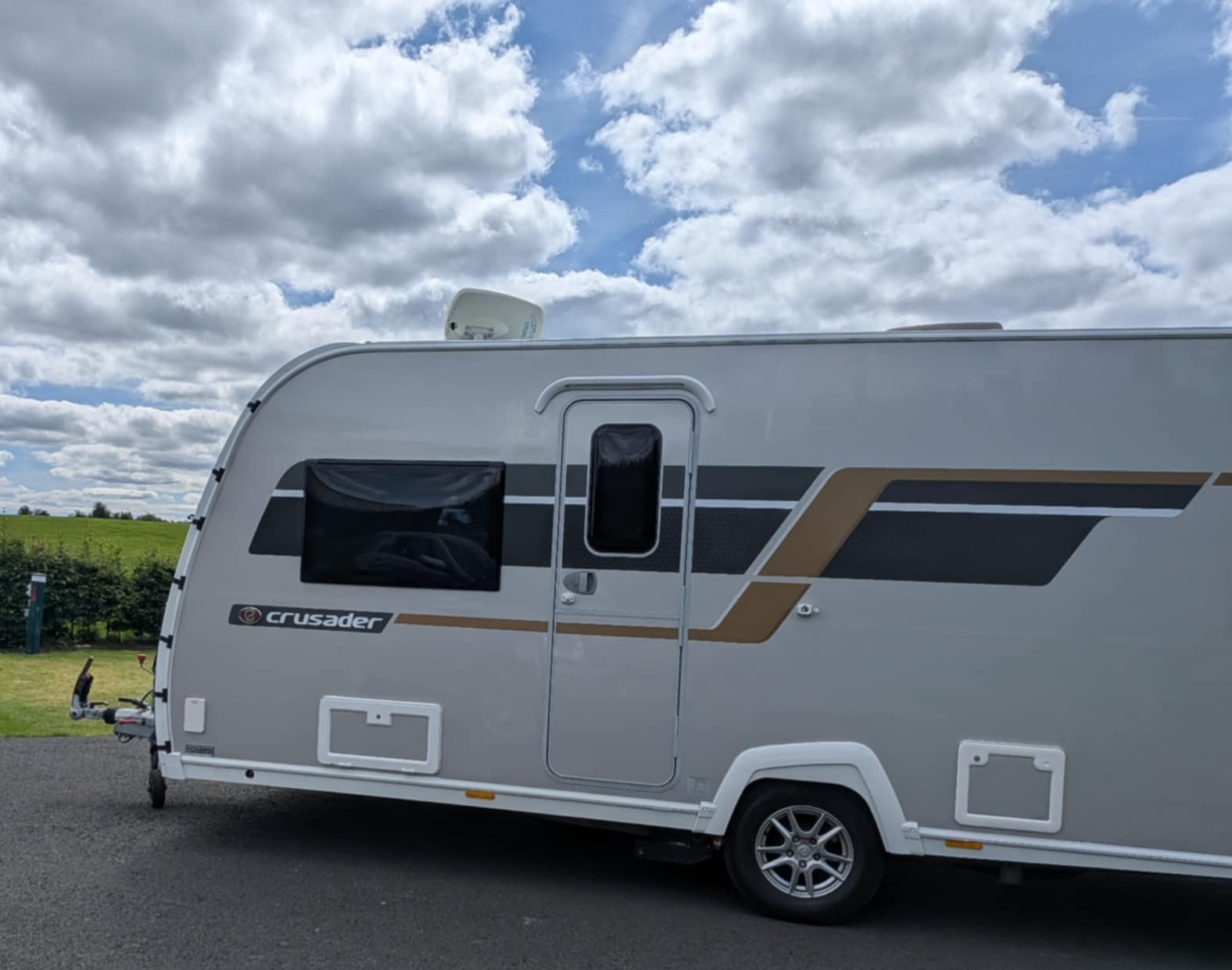 How to level a caravan