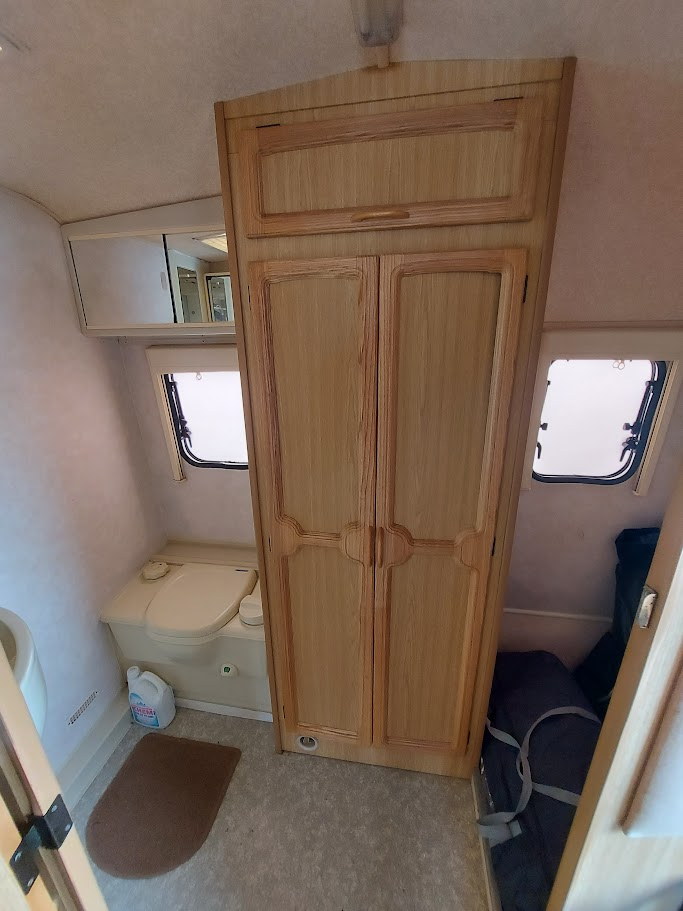 Elddis gt end bathroom