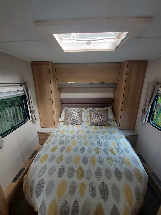Fixed end bed caravan