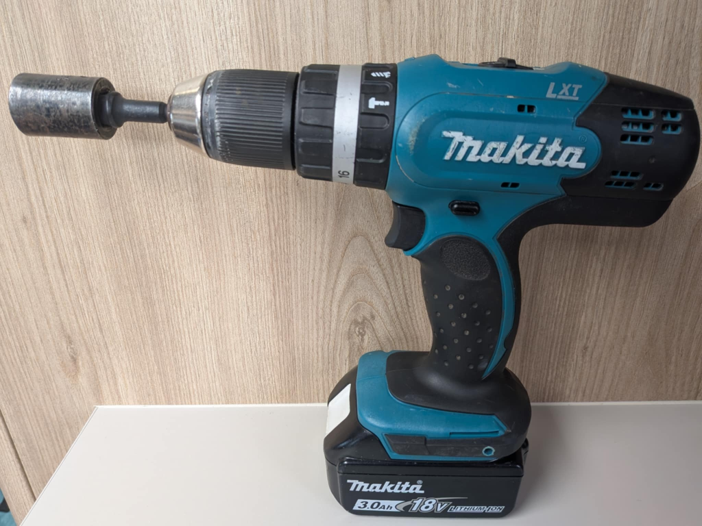 Makita Cordless drill with caravan steadies drill bit