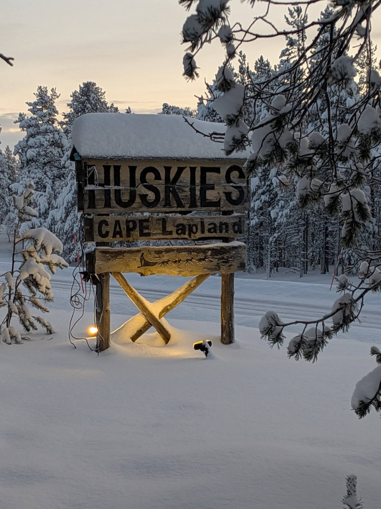 Hetta Huskies Cape Lapland